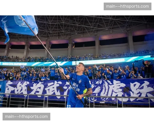 武汉三镇新帅首签：引进武汉籍右后卫明天补强防线