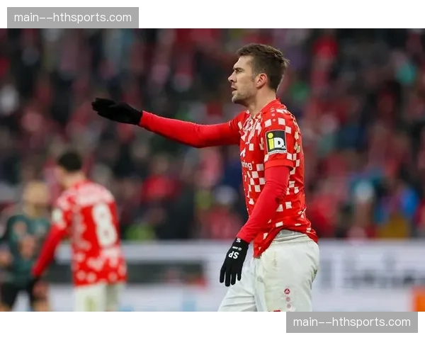 德甲联盟讨论新规，拟进一步限制后卫在肋部区域的犯规尺度