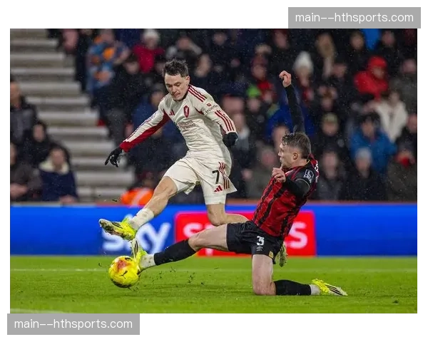 事件报道：前英超球员就青训时期头部撞击提起的诉讼引发对定位球争顶安全的关注